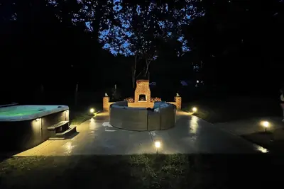 Image de Country Home with Hot Tub and Two Kings