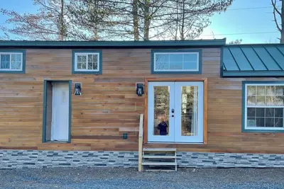 Image de Cabin-style tiny home along best elk viewing road