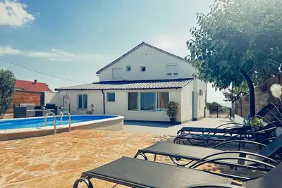 Image de Holiday house Kristina with pool