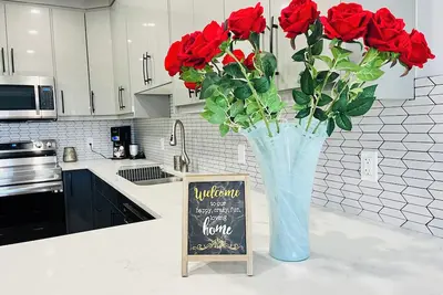 Image de Wonderful guest suite in Calgary\nLive, Laugh and Enjoy