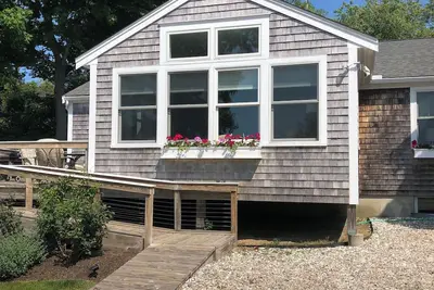 Image de Gorgeous waterfront property with sunset views!