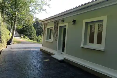 Image de House in quiet area.