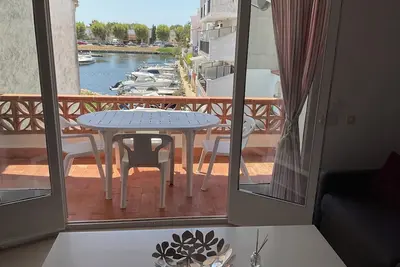 Image de joli appart de 80m2 avec terrasse 10m2 vue sur Port Mistral