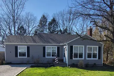 Image de Adorable Lake House in a Quaint Neighborhood - Lake access in our subdivision