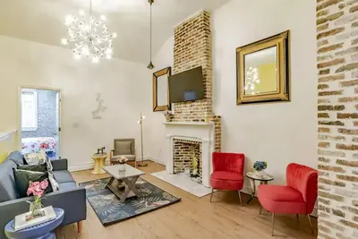 Image de Downtown Historic District Apartment Walking Distance to Everything Quiet Street