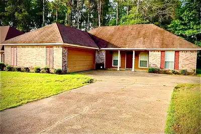 Image de Cozy home just outside of Byram, Ms