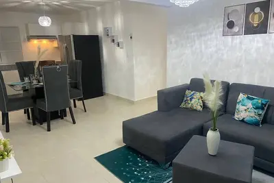 Image de Magnifico apartamento de 3 Habitaciones 4 cama, agua caliente, aire, tv smart etc