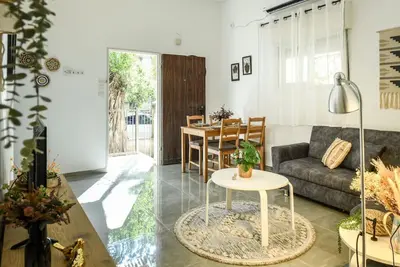 Image de Charming Home in the Heart of Haifa by Sea N Rent