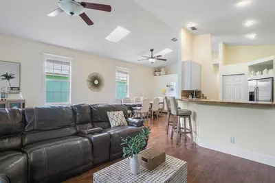 Image de Jupiter's Beacon Villa. Less than 2 miles from the beach in the heart of Jupiter