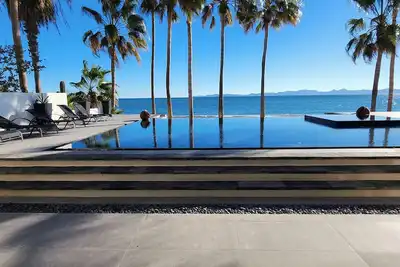 Spectacular Beachfront Hacienda in Loreto with pickleball court