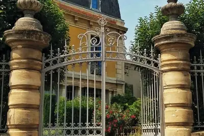 Image de Elegant 1 bed garden apartment in a Château near the Canal Du Midi at Homps!