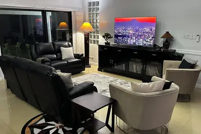 Image de Oceanfront Luxury Home in Exclusive Gated Community