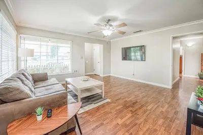 Image de Pet Friendly Gem near Fresno State Airport