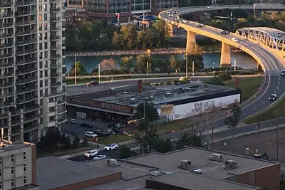 Image de Corporate Suite in Downtown with 2 min walk to C-Train & City Hall