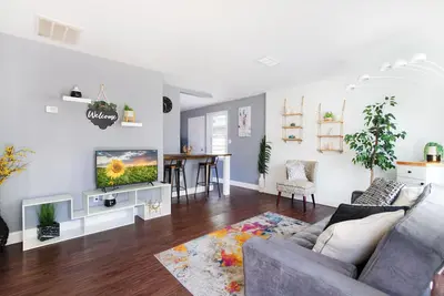 Image de Radiant Hideaway with ShellCrestCorp Apt 102