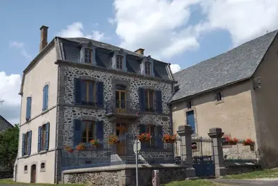 Image de Maison de montagne rénovée, proche du ski, rando, pêche, cascades, 5 chambres, jardin, animaux acceptés