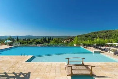 Studio en résidence vacances 4* avec accès piscine