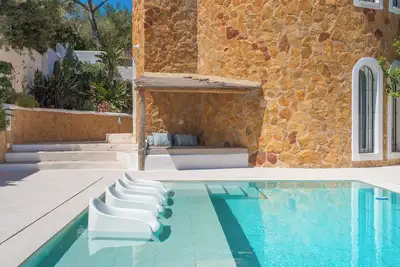 Image de Can Siroco. Holiday villa with sea views in Port des Torrent. Ibiza