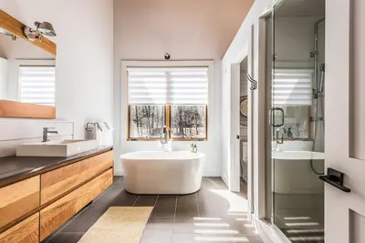 Image de Chalet with gorgeous areas, and an exquisite design alpine contemporary.