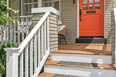 Image de 402 House in Heart Historic Old Town, Walk to King St, Water, Shops, Metro & Dmv