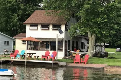 Image de Stay On Owasco Lake. . . just a few feet from a level shore and gorgeous sunsets.