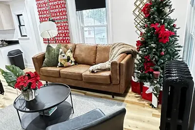 Image de Perfect location that provides Comfort, Cozy, plus security during your stay.