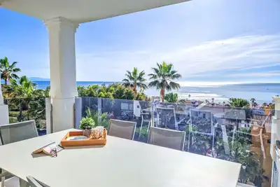 Beautiful 2 Bedroom Blue Suites sea views
