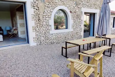 Image de Maison de campagne restaurée, 4 chambres, piscine privée.