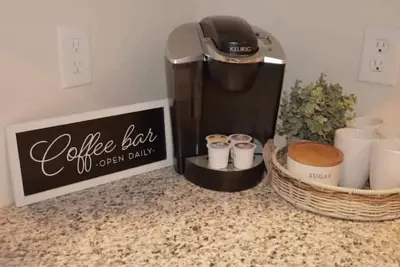 Image de Bright & Cheerful 3 Bed suite w/ Free Parking