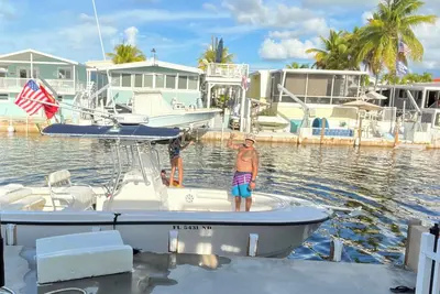 Image de Florida Keys Waterfront with Boat Dock