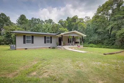 Image de Serene Bryant Retreat w/ Private Hot Tub!