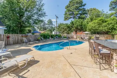 Image de Spacious and Cozy Oasis on Monument Avenue