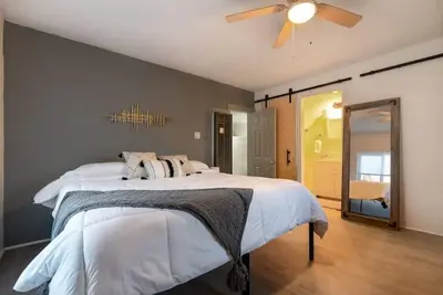 Image de Stylishly Small House @Nob Hill/Unm Area /King Bed