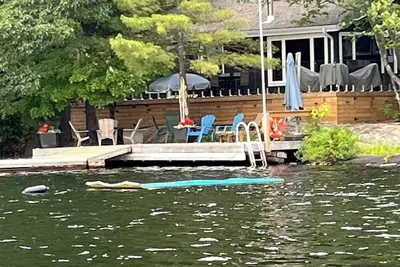 Image de Pretty Cottage - newly renovated cottage on Six Mile Lake - Great swimming