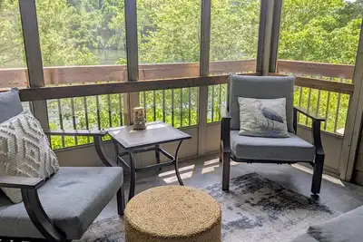 Image de Water's Edge Retreat~LakeView Condo~Pointe Royale Resort~Pools/Hottub