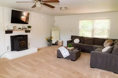 Image de Luxury Brick House With Game Room On 1 Acre Land