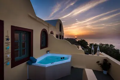 Image de Perfect Santorini Villa | 2 Bedrooms | Michelangelo Beach Villa | Outdoor Jacuzzi & Beautiful Views | Oia