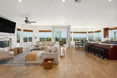 Image de Ocean Breeze Orchard Villa- Hilltop Family Retreat