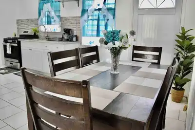 Image de Entire Christiansted Home Walk To Beach/Resort