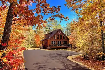 Image de 6 min to Sunday River-Hot Tub-Fire Pit-Theater-Game Room-Sleeps 12