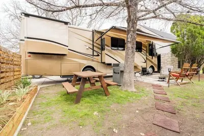 Image de Luxury Class A Motorcoach Austin Area