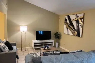 Image de Clean & Comfy 3 Br 2 Bath Townhouse W/ Amenities