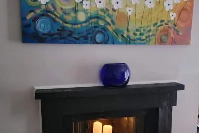 Cozy Condo near restaurants and shopping.
