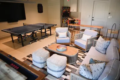 Image de --- New Listing --- The Pickard at Ou - a Luxury family entertaining retreat!