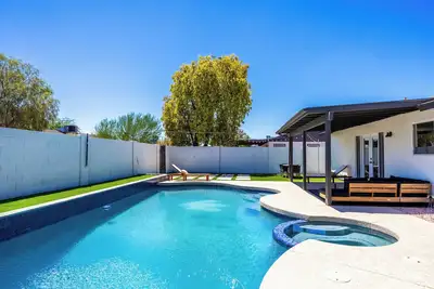 Image de Must See! Heated Jacuzzi w/ Pool! Newly Remodeled! Mid-Century Modern Decor!