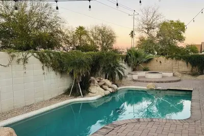 Image de 3 bed & 2 bath home with pool & fire pit