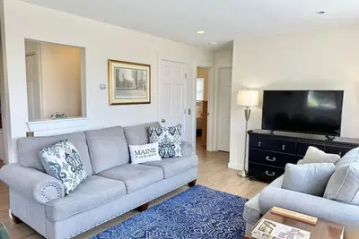 Image de Waterfront Cottage + Dock & Swim Access! [Seaside]