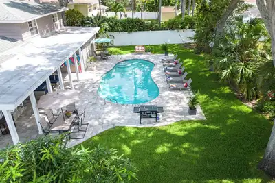 Image de Spacious Villa with Private Heated Pool - 5-Minutes To Beach