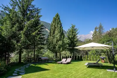 Image de Appartement \"Casa Ai Laresi 1\" avec vue sur les montagnes, jardin privé et Wi-Fi