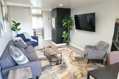 Image de Charming 3-Bedroom Apartment Rental with Balcony and Amenities in Anchorage, Ak